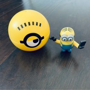 The Minions (Despicable Me) Movie Collectable Surprise Mini Toy - Selfie Minion